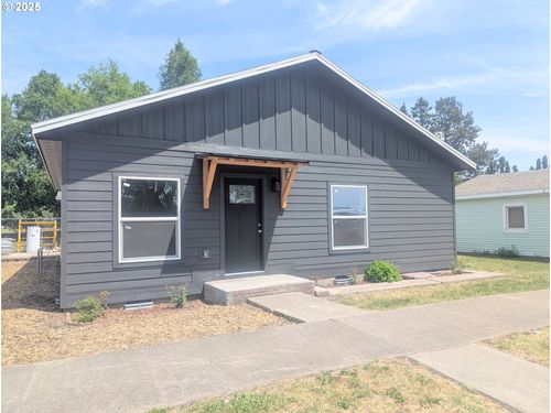 1801 Jackson Ave, La Grande, OR, 97850-3113 | Card Image