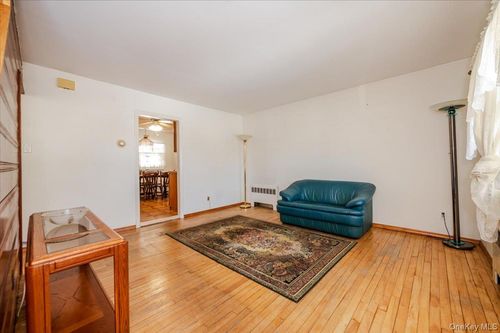 619 Franklin Avenue, Oyster Bay, NY, 11758 | Card Image