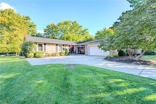 17096 Hawks Lookout Ln, Strongsville, OH, 44136-6221 | Card Image