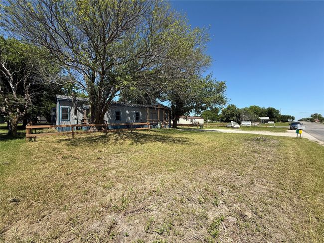 9805 State Highway 171, Home with 7 bedrooms, 4 bathrooms and 6 parking in Itasca TX | Image 9