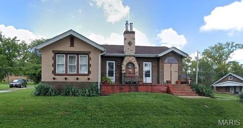104 Emerling Dr, Saint Louis, MO, 63121-1124 | Card Image