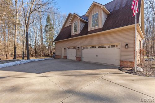7184 Sanctuary Dr, Jackson, MI, 49201-7652 | Card Image