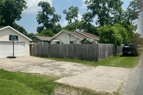 6501 Jefferson Blvd, Groves, TX, 77619-5432 | Card Image