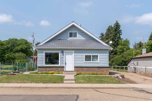 5017 48 Street, Sedgewick, AB, T0B4C0 | Card Image