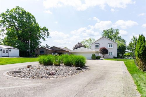 6081 Byram Lake Dr, Linden, MI, 48451-8784 | Card Image