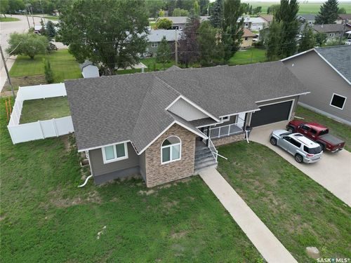 44 Crescent Dr, Avonlea, SK, S0H | Card Image