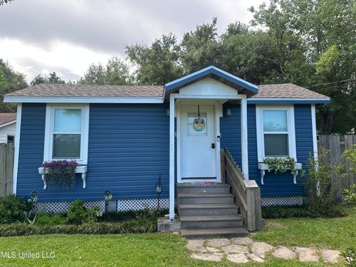 215 E First St, Long Beach, MS, 39560-6155 | Card Image