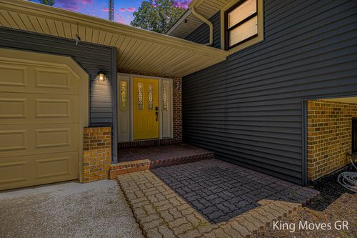 3001 E 82nd St, Newaygo, MI, 49337-8293 | Card Image