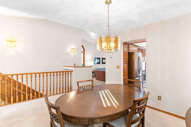 1038 Shawnee Rd Sw, Home with 3 bedrooms, 3 bathrooms and 4 parking in Calgary AB | Image 9