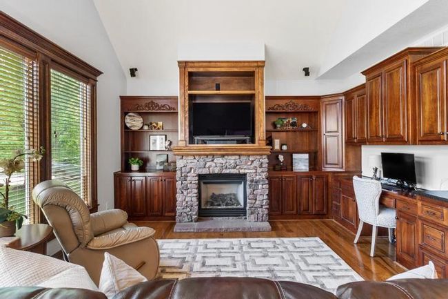 8127 Lone Elm Rd, House other with 5 bedrooms, 5 bathrooms and null parking in Lenexa KS | Image 17