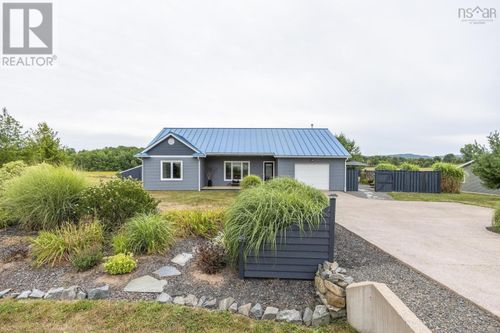 355 Falmouth Dyke Rd, Falmouth, NS, B0P1P0 | Card Image