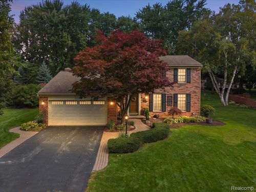 2767 Saturn Dr, Lake Orion, MI, 48360-1738 | Card Image