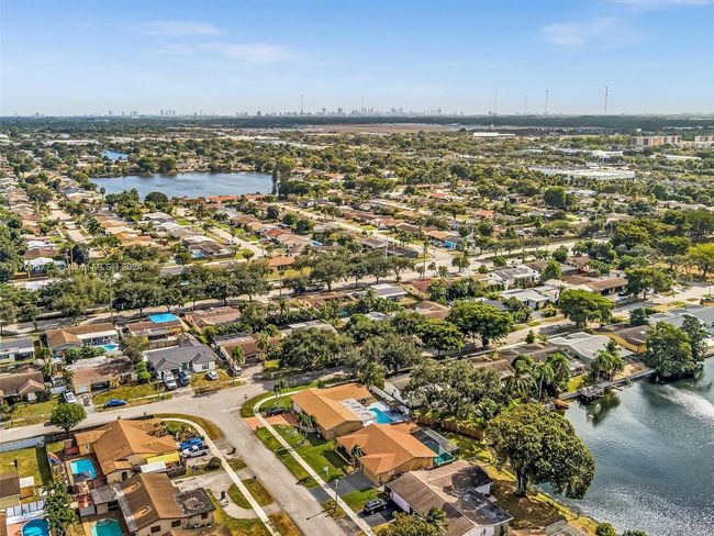 8910 Nw 7 Th Ct, House other with 3 bedrooms, 2 bathrooms and null parking in Pembroke Pines FL | Image 60