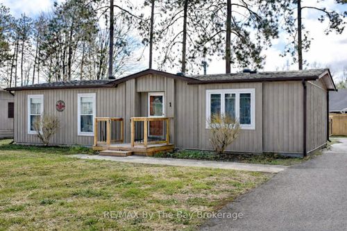 1 Golf Avenue, Wasaga Beach, ON, L9Z1K2 | Card Image