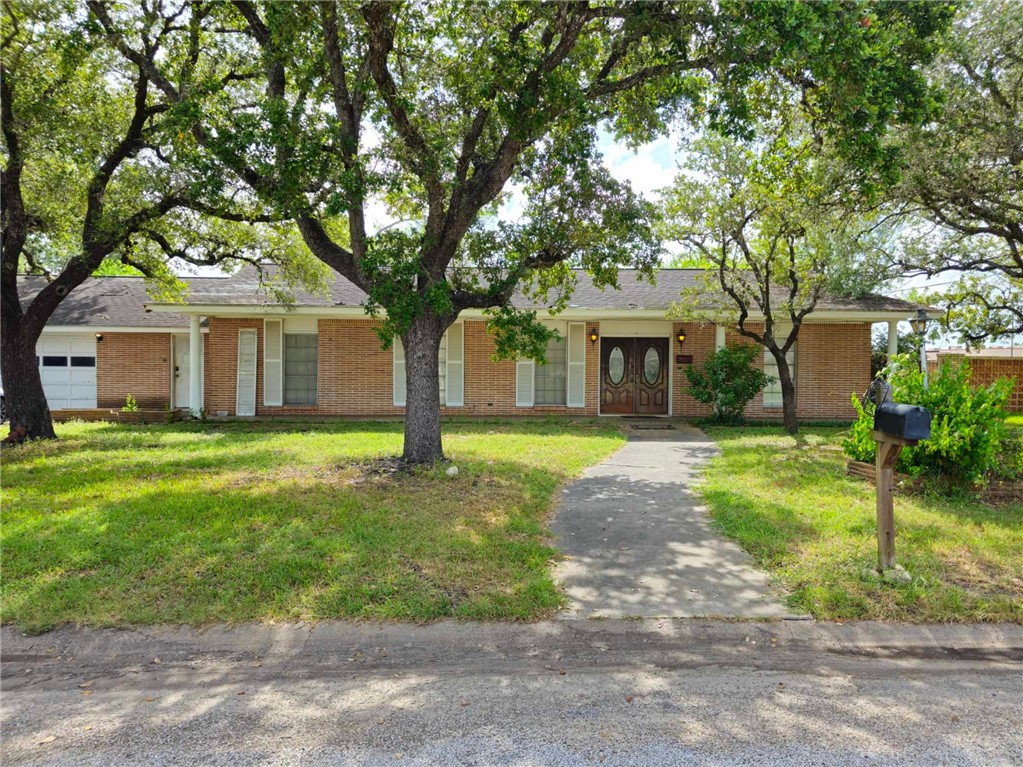 Kate St, Refugio, TX 78377