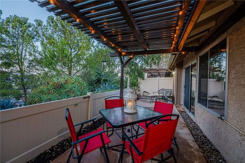26166 Rainbow Glen Dr, Newhall, CA, 91321-1370 | Card Image