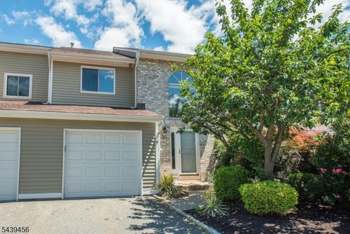 50 Castle Ridge Dr, East Hanover, NJ, 07936-3553 | Card Image