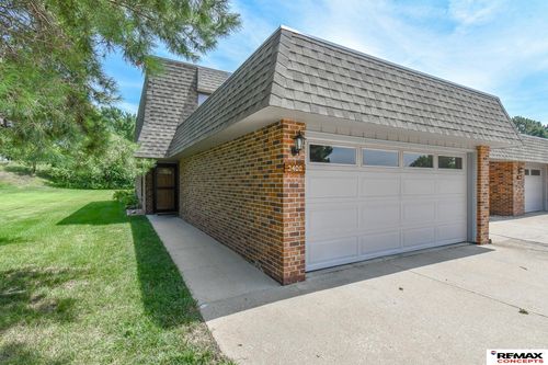 3400 Neerpark Dr, Lincoln, NE, 68506-4527 | Card Image