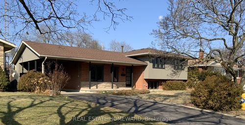 33 Strathcona Dr, St Catharines, ON, L2M2A8 | Card Image