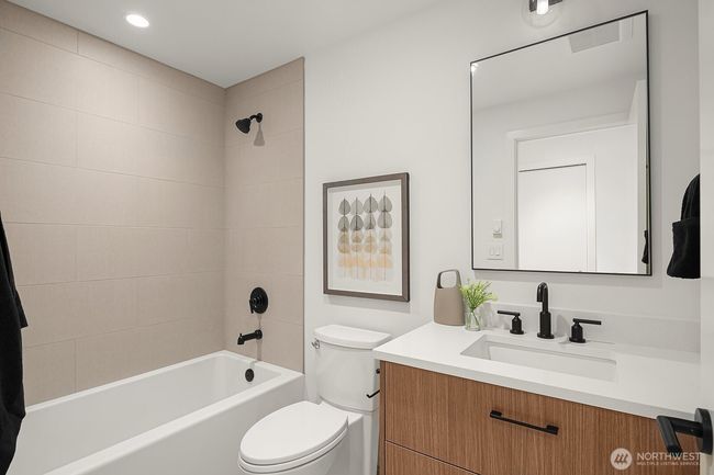 B - 2236 Fairview Ave E, Townhouse with 3 bedrooms, 4 bathrooms and null parking in Seattle WA | Image 11