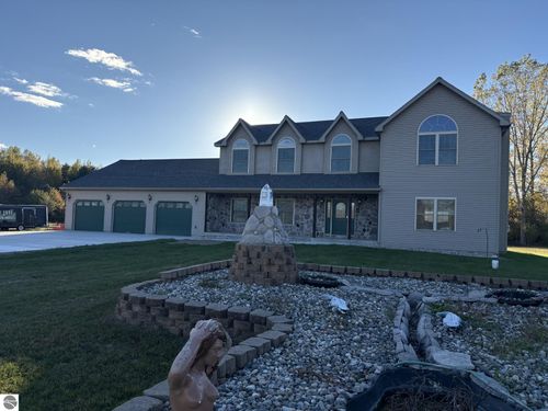 99 N Alamando Rd, Shepherd, MI, 48883-9727 | Card Image