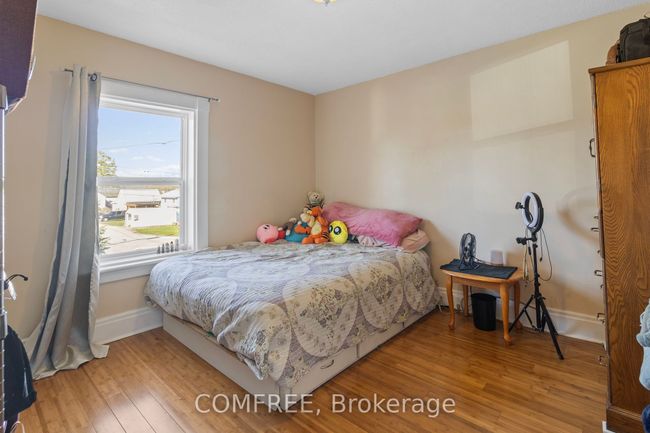 8 Laura St, House other with 5 bedrooms, 3 bathrooms and 4 parking in Lyn ON | Image 36