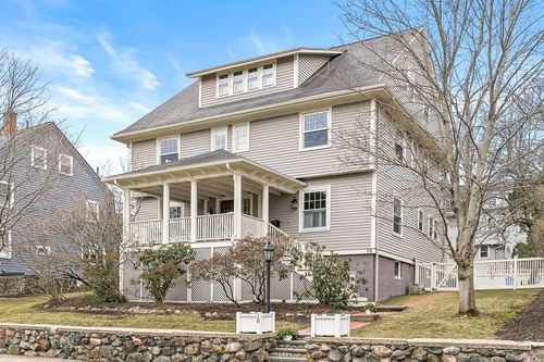 10 Edgehill Road, Winchester, MA, 01890 | Card Image