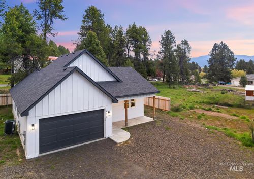 412 Antonette Cir, Cascade, ID, 83611 | Card Image