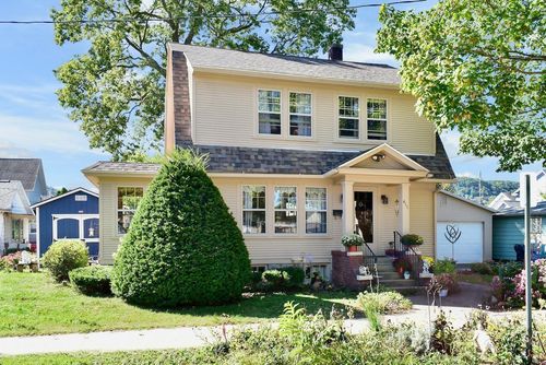 411 W Howard St, Winona, MN, 55987-2906 | Card Image