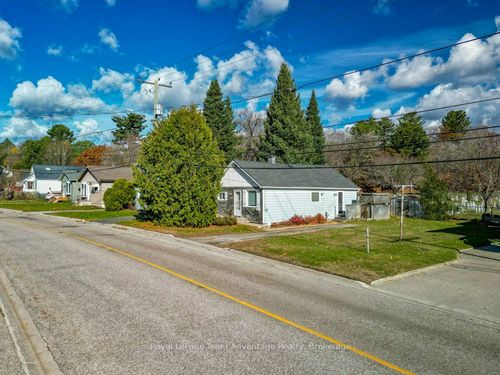 9 Hillcrest Ave, Parry Sound, ON, P2A1L5 | Card Image