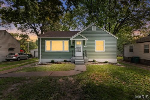 7743 Monroe Dr, Saint Louis, MO, 63133-1119 | Card Image