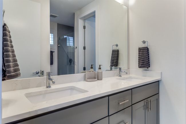 Primary Bathroom with Double Sinks | Image 7