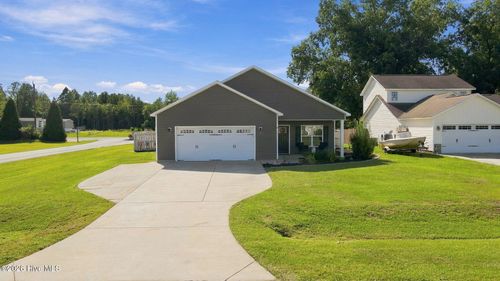 101 Jones Farm Rd, New Bern, NC, 28560-8966 | Card Image