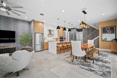 4392 Nw 80th Ave, Doral, FL, 33166-5694 | Card Image