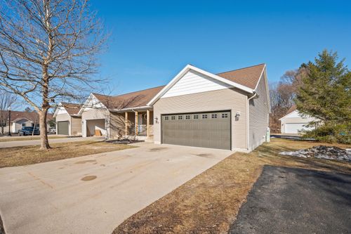 718 Tioga Park Dr, Big Rapids, MI, 49307 | Card Image