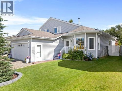 8 Iron Horse Dr, Whitehorse, YT, Y1A6T4 | Card Image