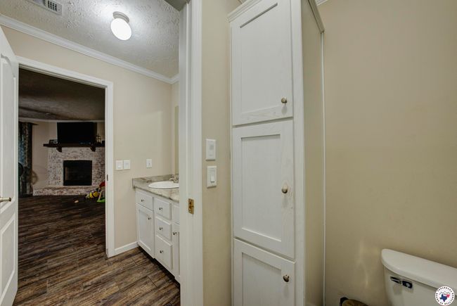 807 E 11 Th St, House other with 4 bedrooms, 2 bathrooms and null parking in Hooks TX | Image 17