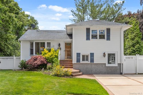 80 N Pine St, Massapequa, NY, 11758-2608 | Card Image