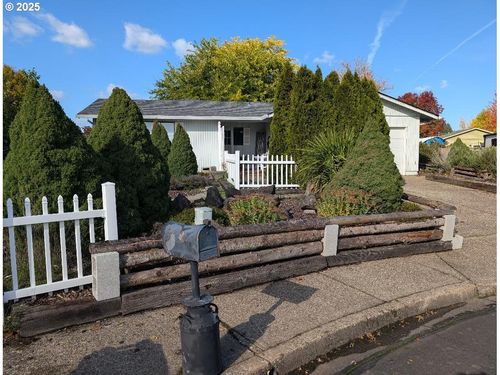 311 Sw Jasmine Ct, McMinnville, OR, 97128-7032 | Card Image