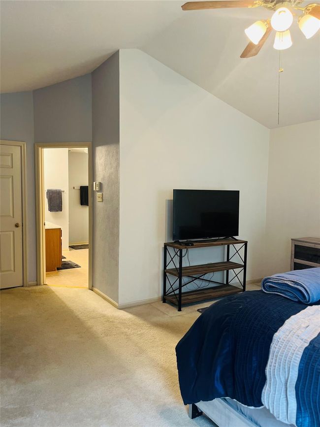 PRIMARY BEDROOM | Image 30