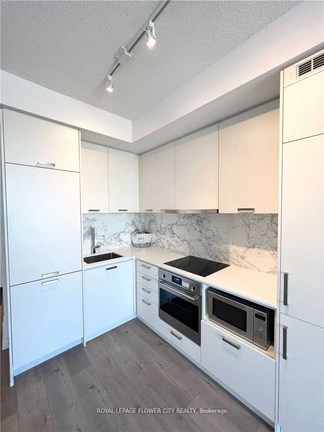 1715 - 10 Honeycrisp Cres, Condo with 2 bedrooms, 1 bathrooms and null parking in Vaughan ON | Image 9