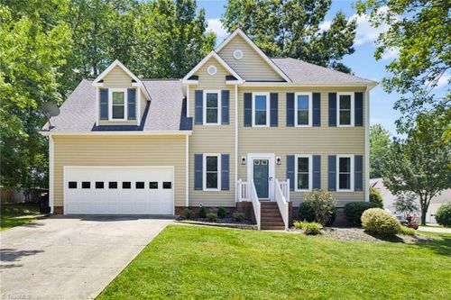 6101 Glenridge Ct, Kernersville, NC, 27284-8672 | Card Image