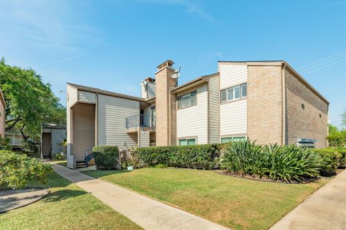 7140 N Holiday Dr, Galveston, TX, 77550-3032 | Card Image