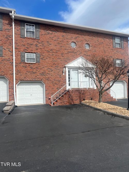 40-204 E Mountain View Rd, Johnson City, TN, 37601-1261 | Card Image