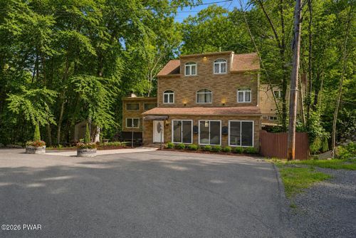 3130 Delaware Cir, Bushkill, PA, 18324-6831 | Card Image