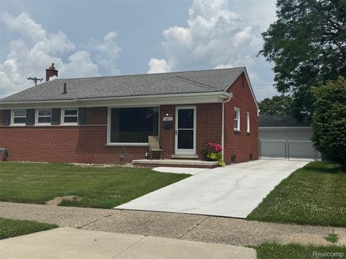 28840 Minton St, Livonia, MI, 48150-3120 | Card Image
