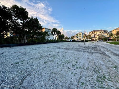 100 Washington Ave, FORT MYERS BEACH, FL, 33931-3732 | Card Image