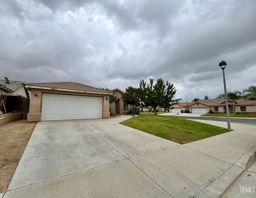 3720 Meadow Run Ln, Bakersfield, CA, 93308-7850 | Card Image