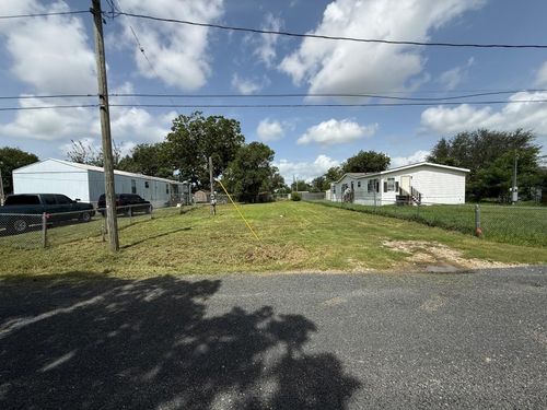 310 Olive St, El Campo, TX, 77437-5364 | Card Image