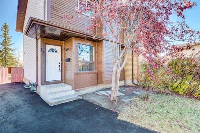 17 Castleglen Rd Ne, Home with 4 bedrooms, 1 bathrooms and 2 parking in Calgary AB | Image 2